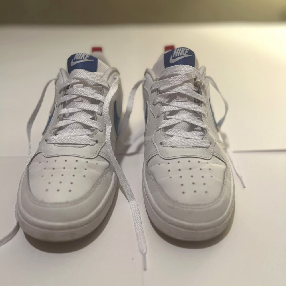 NIKE COURT LOW TOPS. GREAT FOR SUMMER